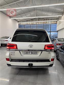 تۆیۆتا لاند کروزەر